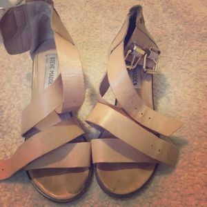 Tan Steve Madden chunky heels 👠